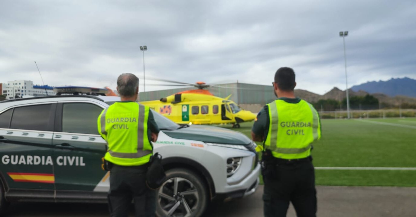 Un vecino de Garrucha trasladado en helicóptero a Torrecárdenas a causa de un infarto