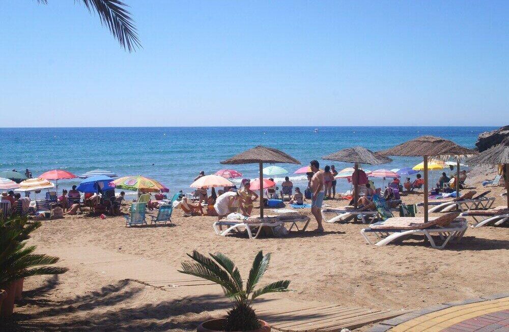 Fallece un hombre de 72 años en la playa del Calipso (Pulpí) pese a la rápida asistencia de un médico y varios bañistas
