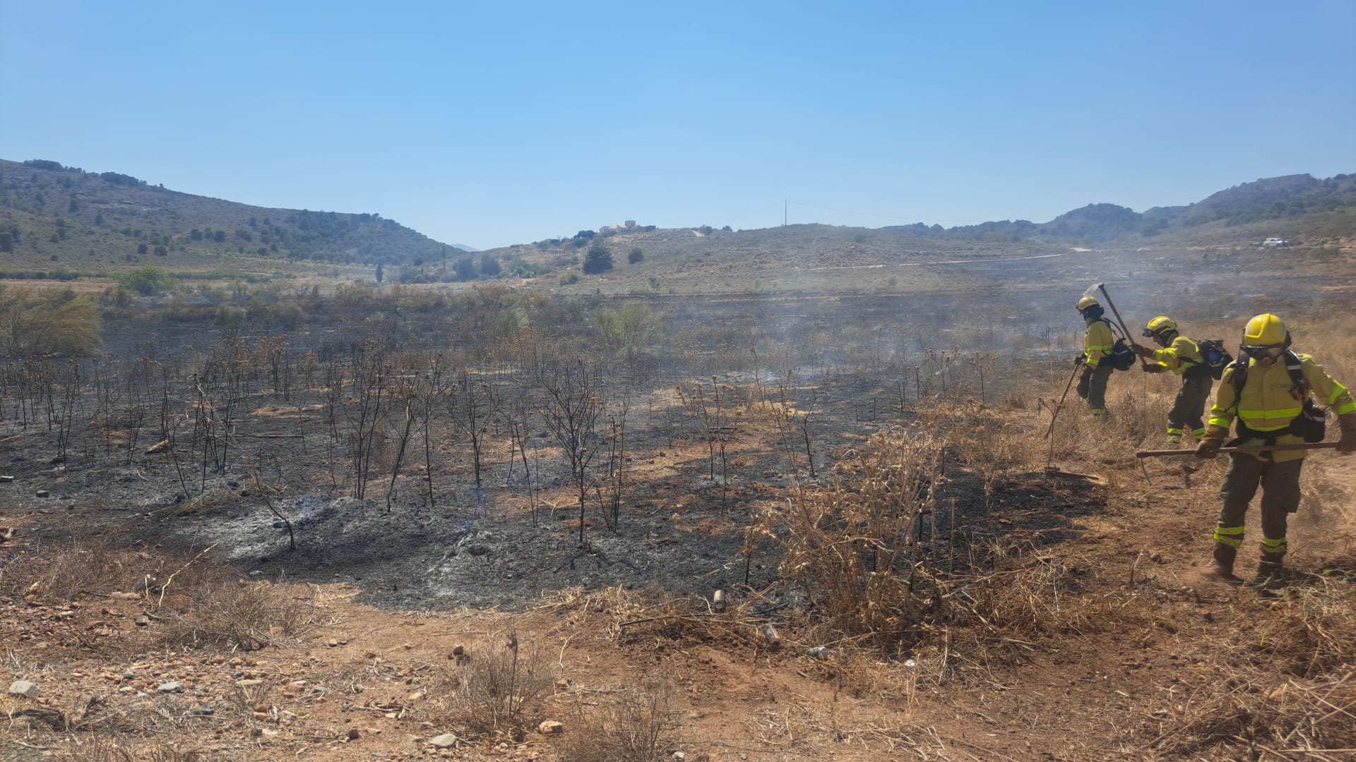 Otro fuego en Lubrín, sofocado en una hora por los mismos bomberos que combaten el incendio de Los Gallardos