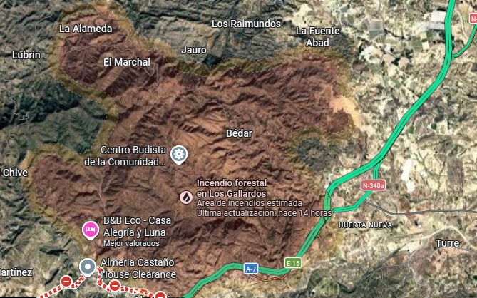 El incendio de Los Gallardos afronta su tercera noche con condiciones favorables para atacar el fuego